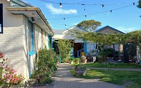 1849 Backpackers Albany